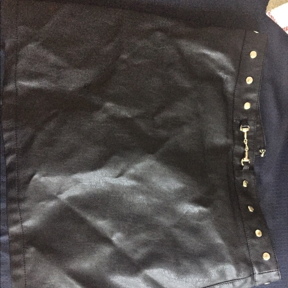 Black Leather skirt - Picture 1 of 3